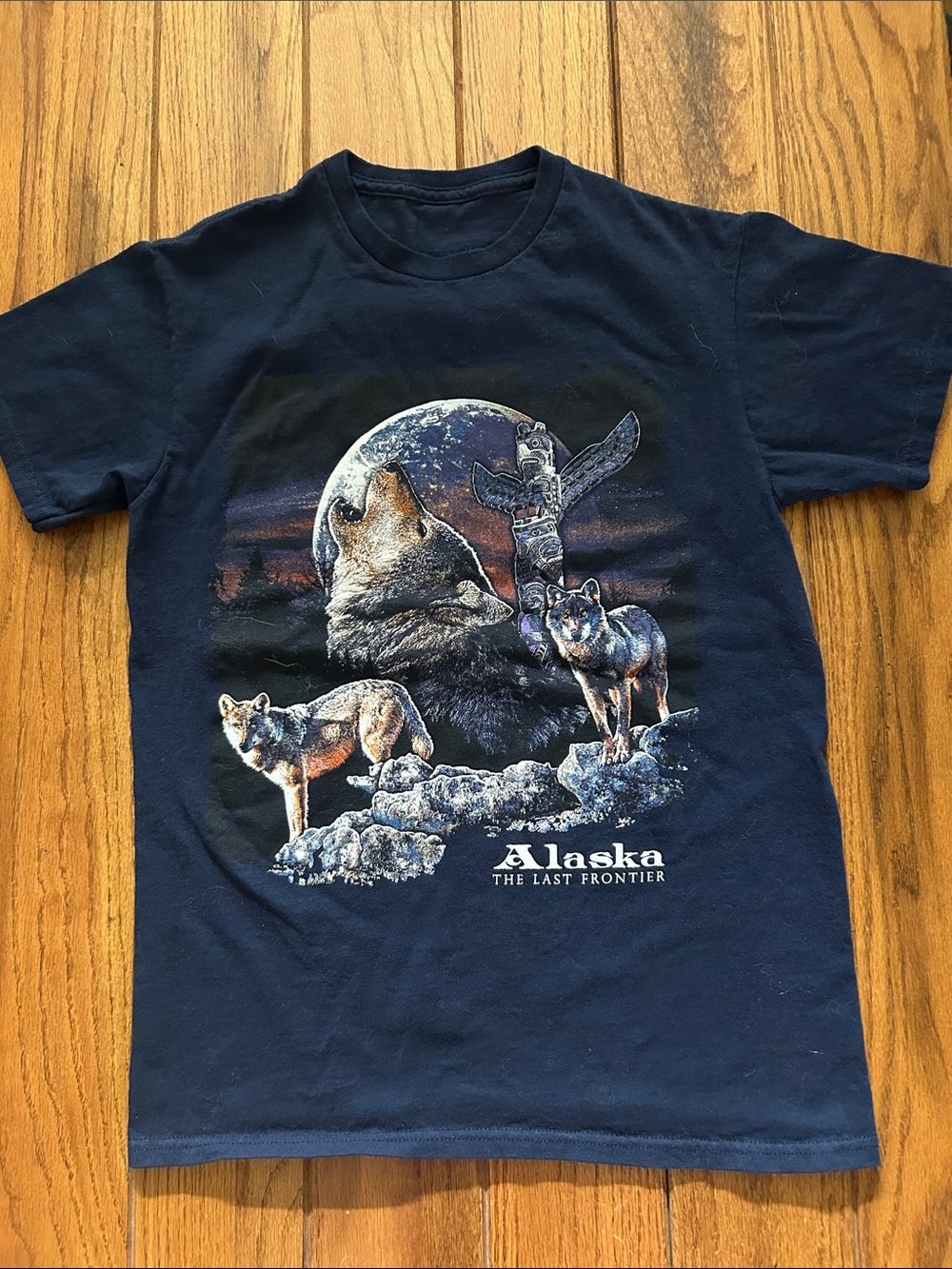 Alaska Wolves Graphic T-shirt
